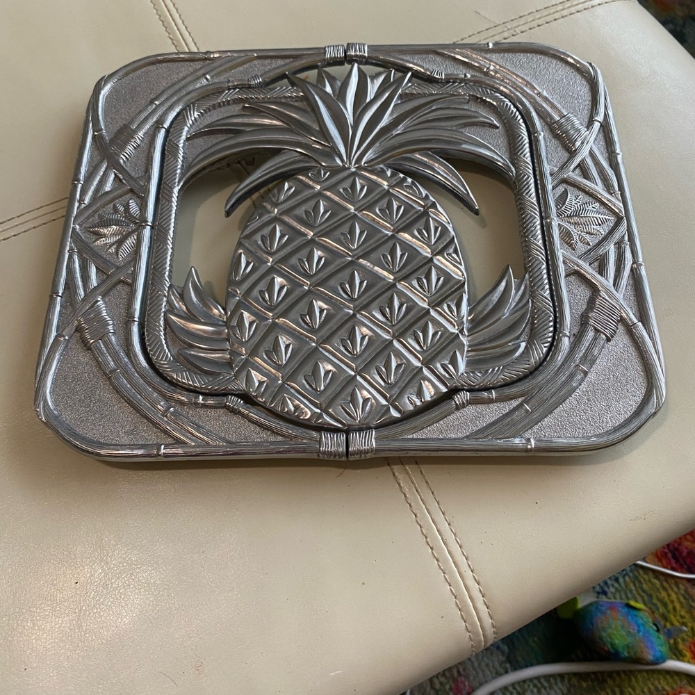 Lenox Metal Expanding Trivet